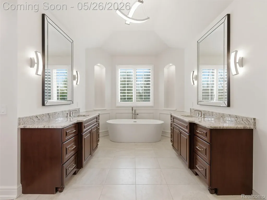 2475 Creekside Court Oakland Charter Township MI 48306