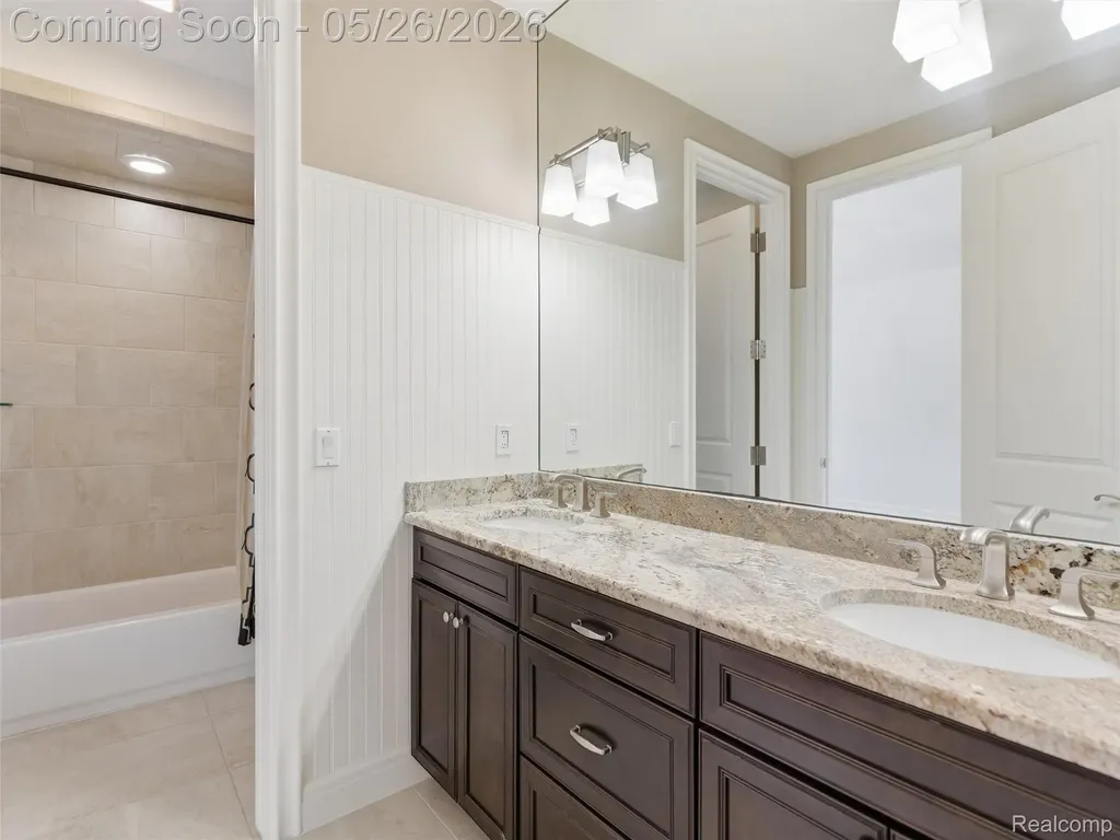 2475 Creekside Court Oakland Charter Township MI 48306