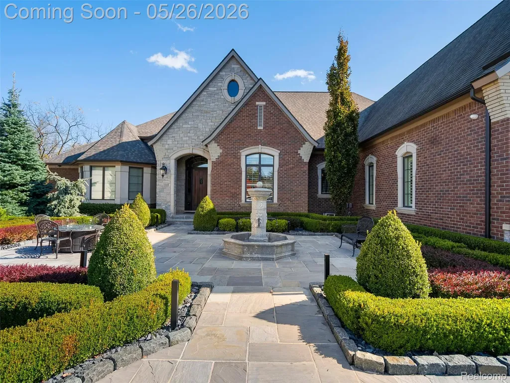 2475 Creekside Court Oakland Charter Township MI 48306