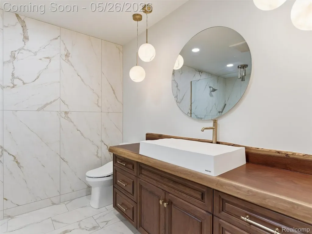 2475 Creekside Court Oakland Charter Township MI 48306