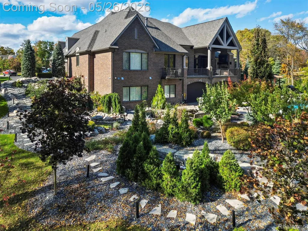 2475 Creekside Court Oakland Charter Township MI 48306
