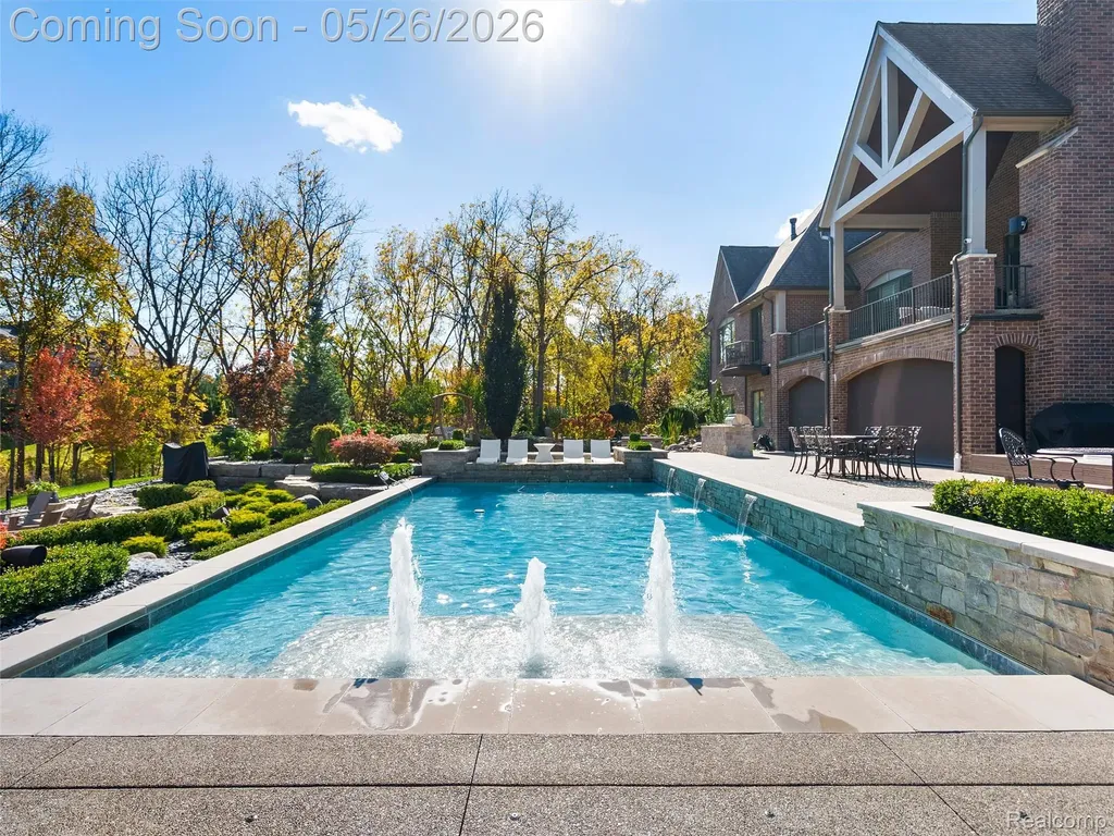 2475 Creekside Court Oakland Charter Township MI 48306