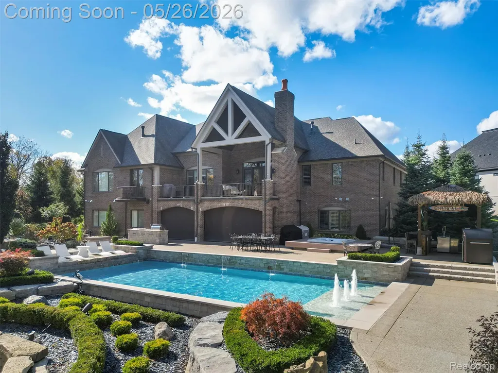 2475 Creekside Court Oakland Charter Township MI 48306