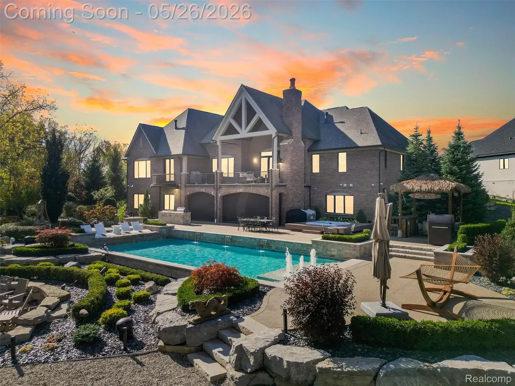 2475 Creekside Court Oakland Charter Township MI 48306