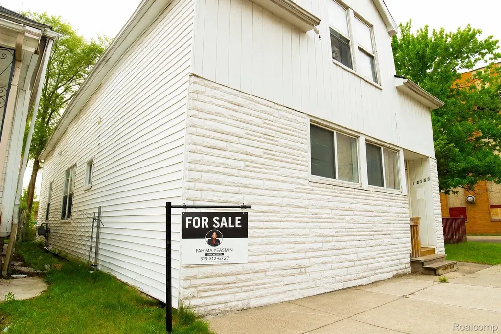 12153 Mcdougall Street Hamtramck City MI 48212