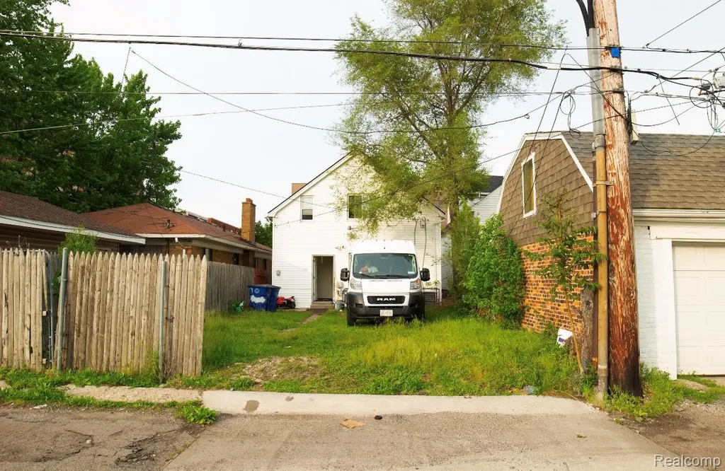 12153 Mcdougall Street Hamtramck City MI 48212