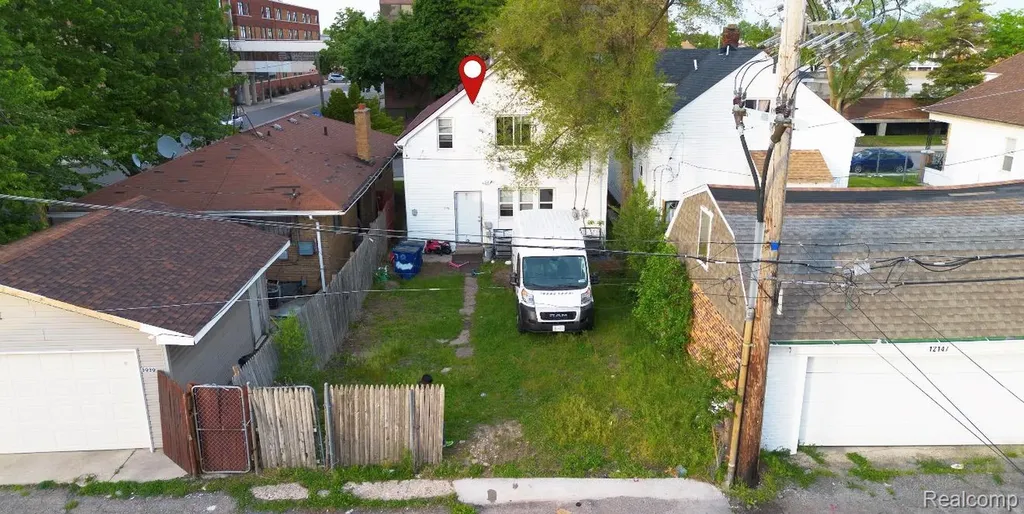 12153 Mcdougall Street Hamtramck City MI 48212