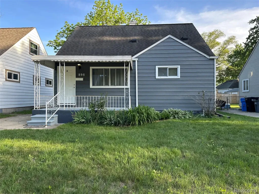 898 E Barrett Avenue Madison Heights City MI 48071