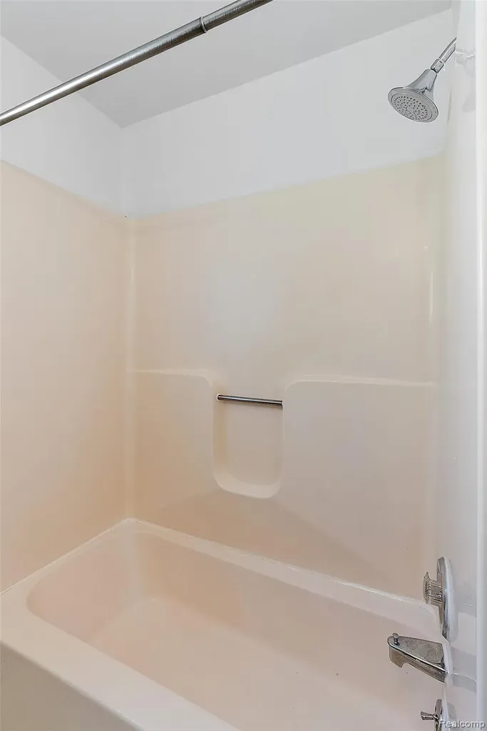 898 E Barrett Avenue Madison Heights City MI 48071