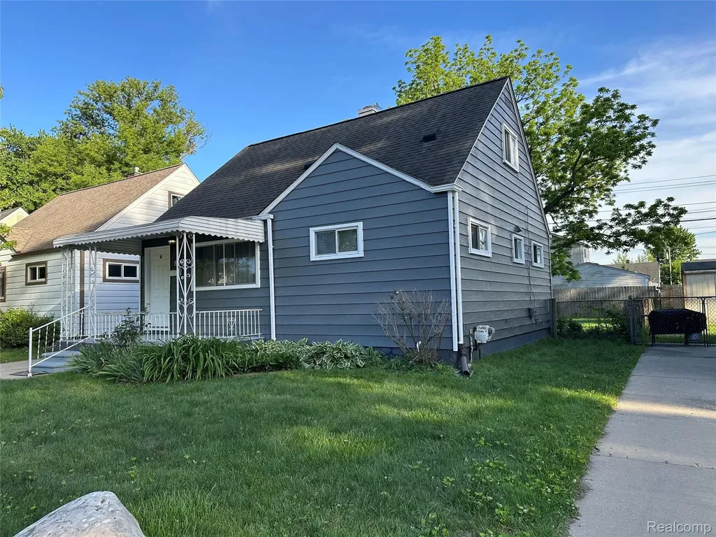 898 E Barrett Avenue Madison Heights City MI 48071