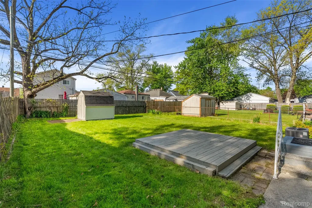 898 E Barrett Avenue Madison Heights City MI 48071