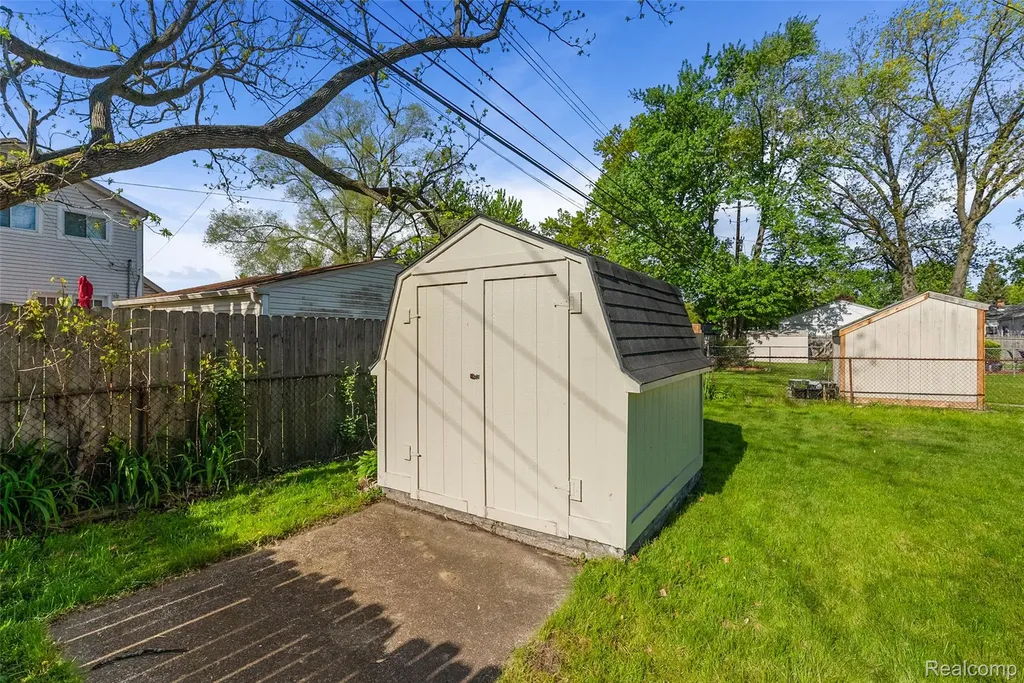 898 E Barrett Avenue Madison Heights City MI 48071