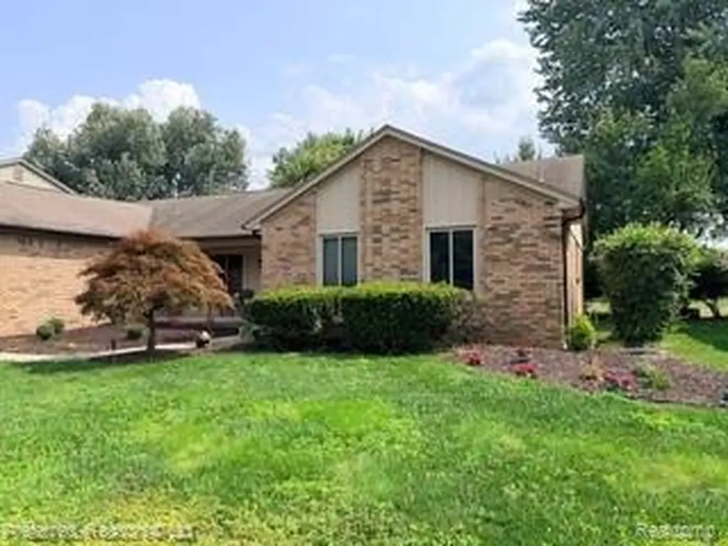 21225 Parklane Street Farmington Hills City MI 48335