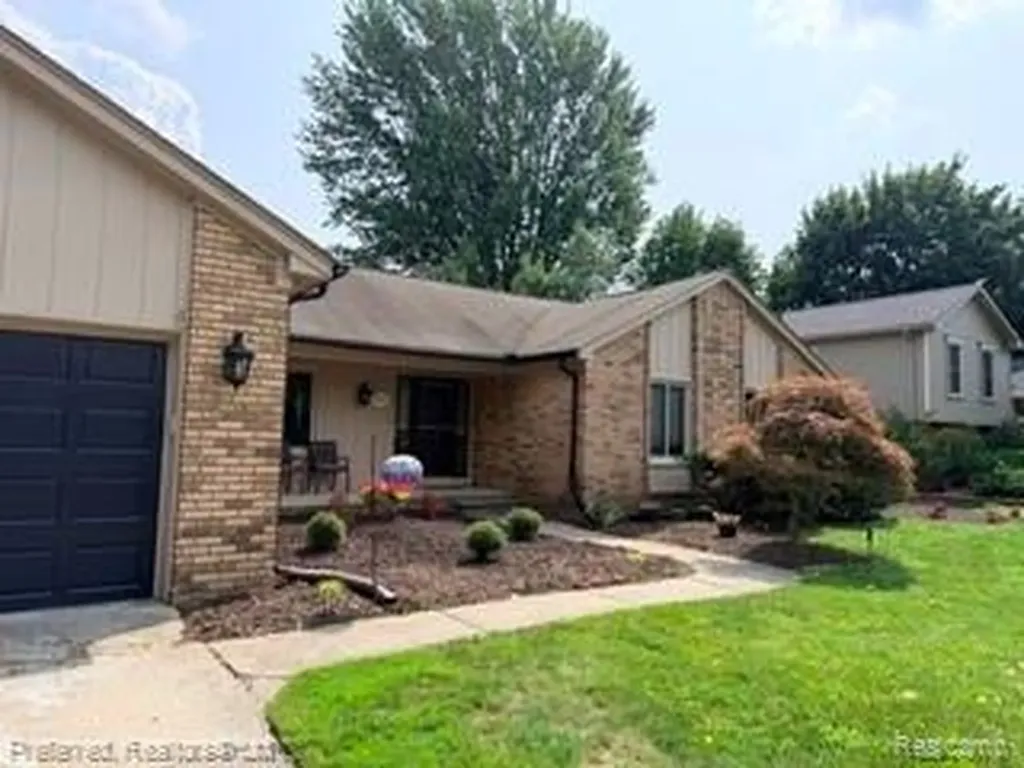 21225 Parklane Street Farmington Hills City MI 48335