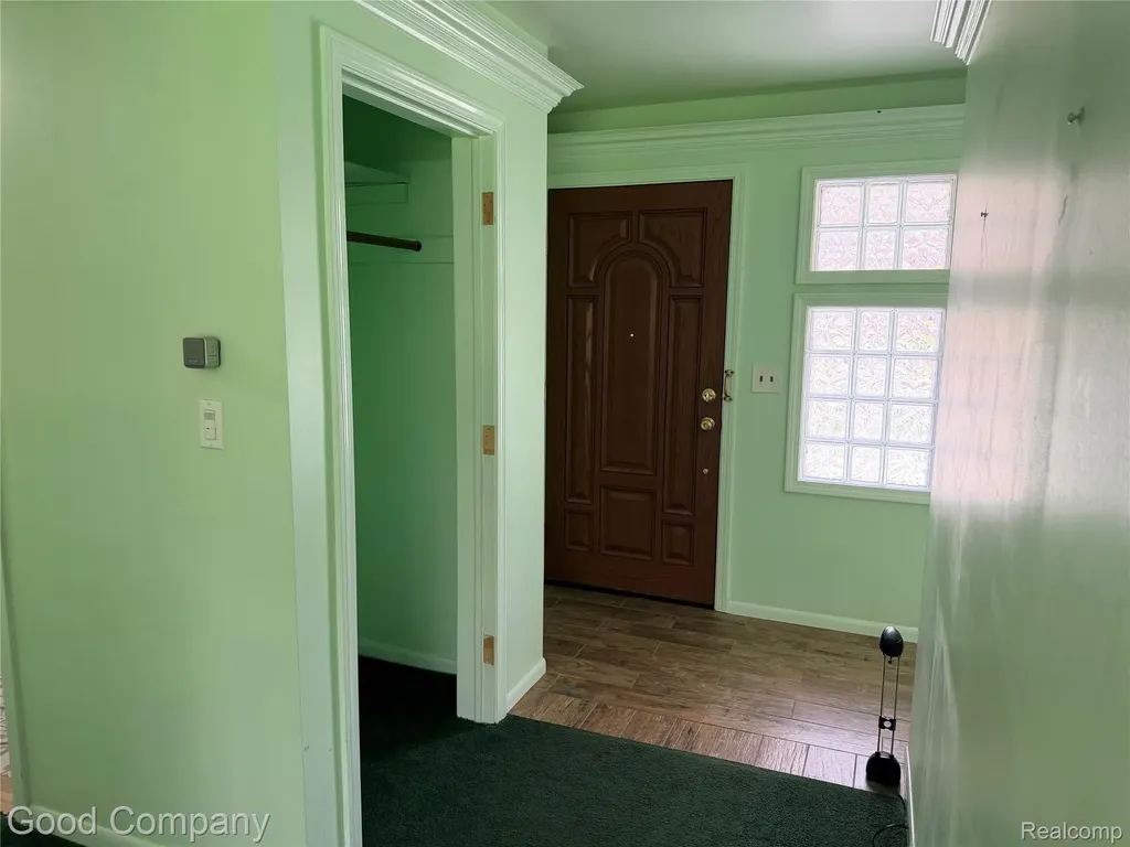 25400 Springbrook Drive Farmington Hills City MI 48336