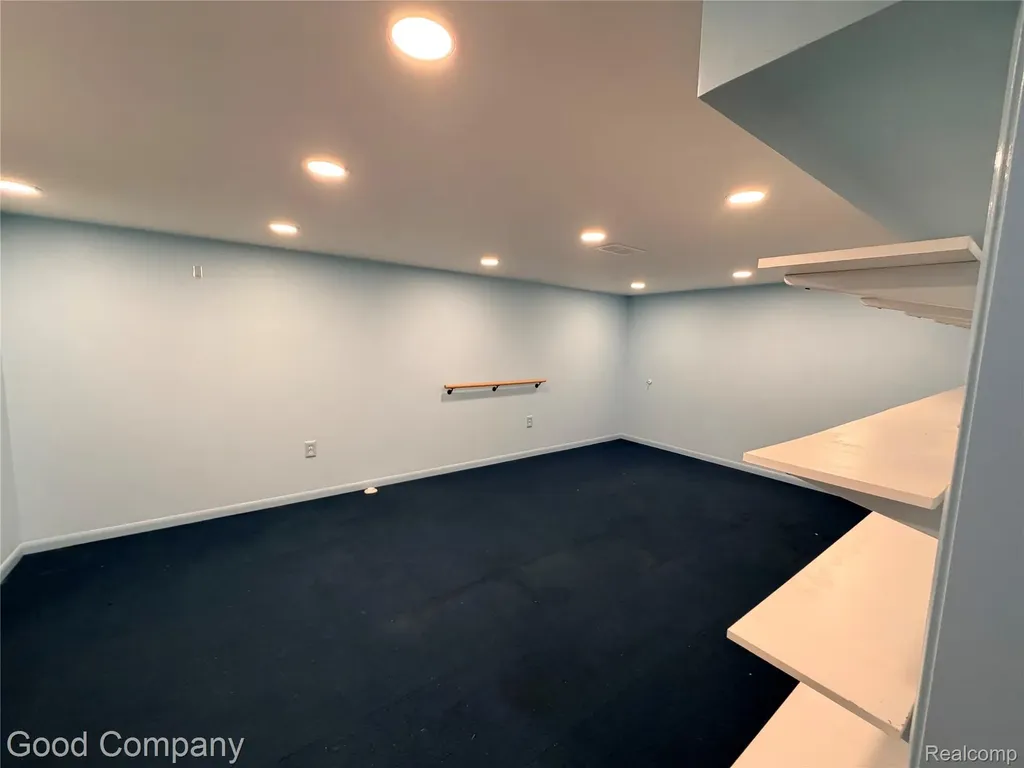 25400 Springbrook Drive Farmington Hills City MI 48336