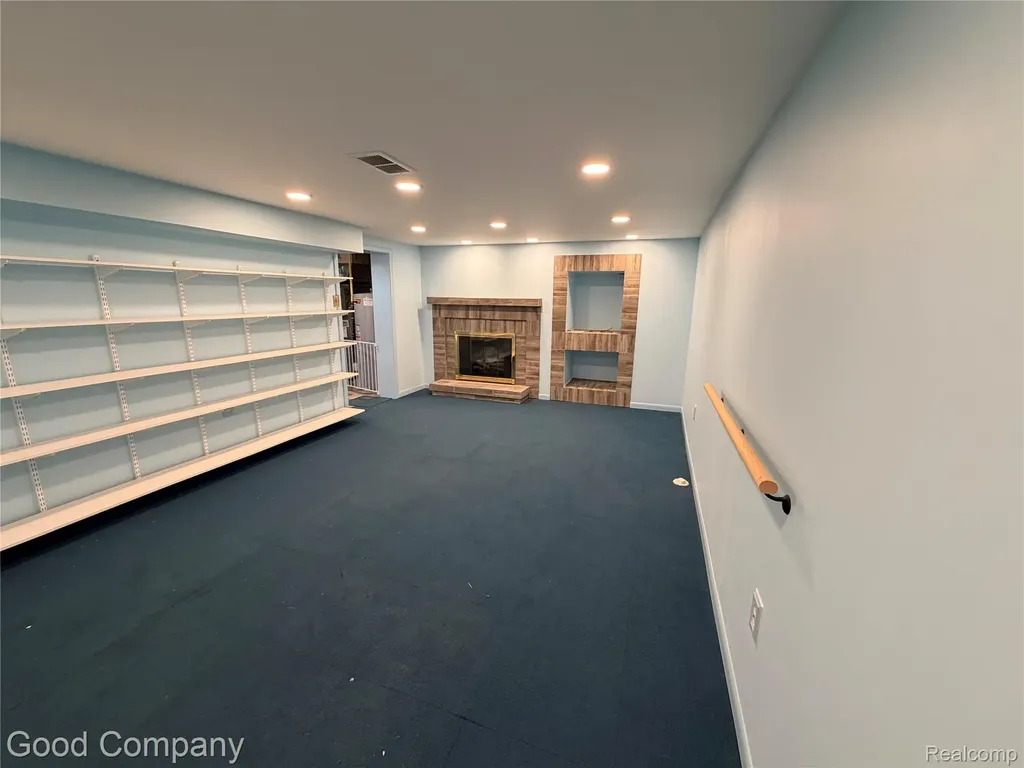 25400 Springbrook Drive Farmington Hills City MI 48336