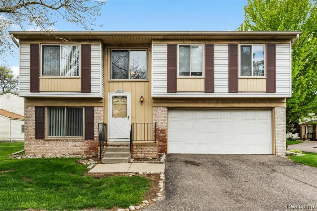 2968 Roundtree Drive Troy City MI 48083