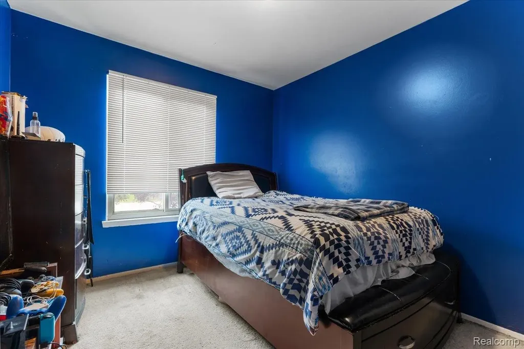 2968 Roundtree Drive Troy City MI 48083
