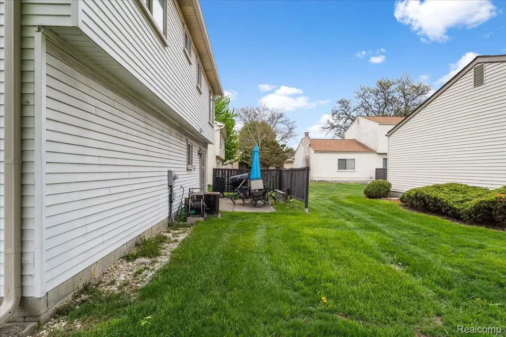 2968 Roundtree Drive Troy City MI 48083
