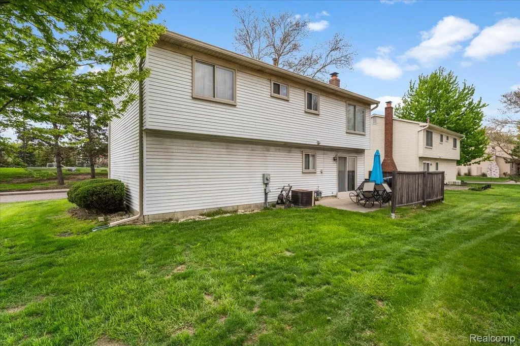 2968 Roundtree Drive Troy City MI 48083