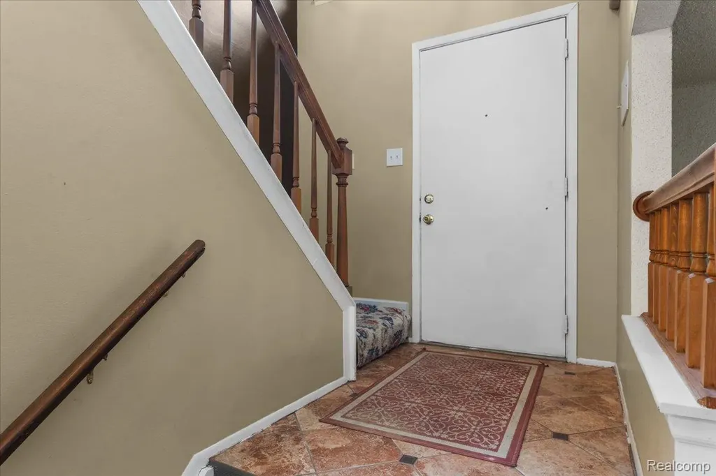 2968 Roundtree Drive Troy City MI 48083