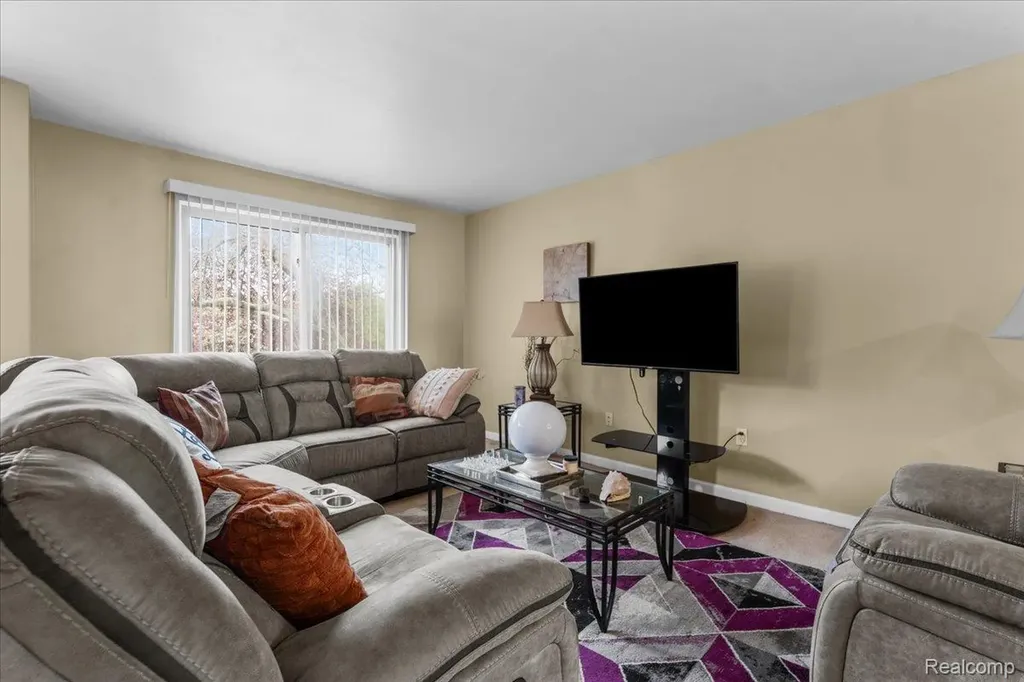 2968 Roundtree Drive Troy City MI 48083