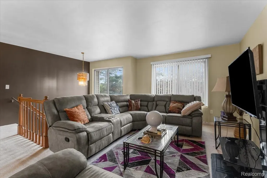 2968 Roundtree Drive Troy City MI 48083