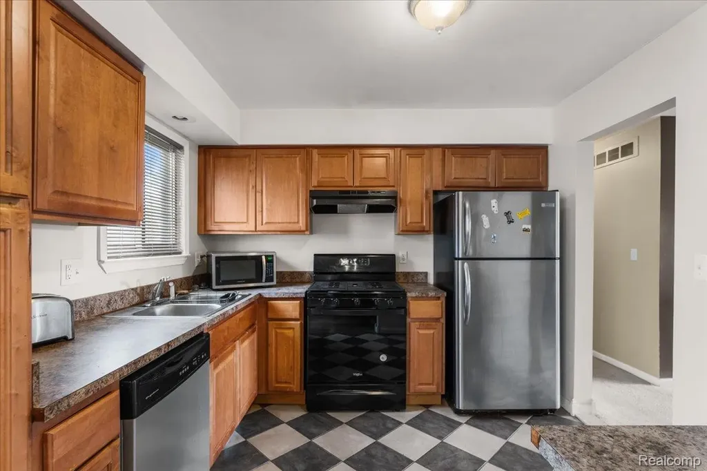 2968 Roundtree Drive Troy City MI 48083