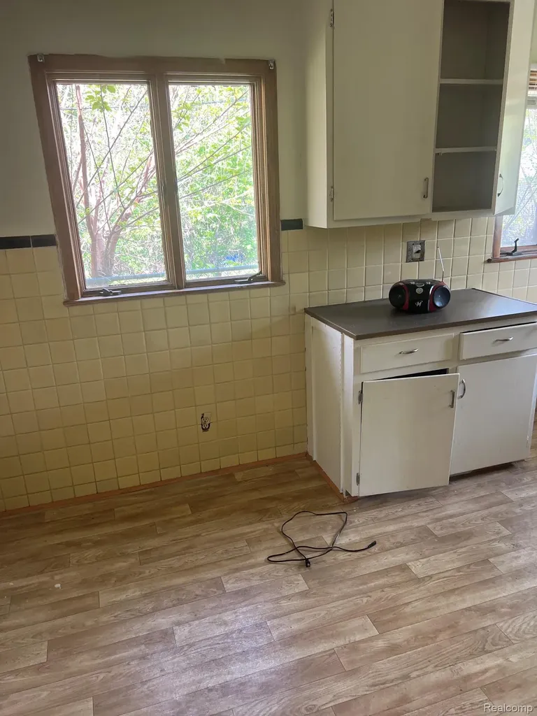 12940 -12950 John R Street Highland Park City MI 48203
