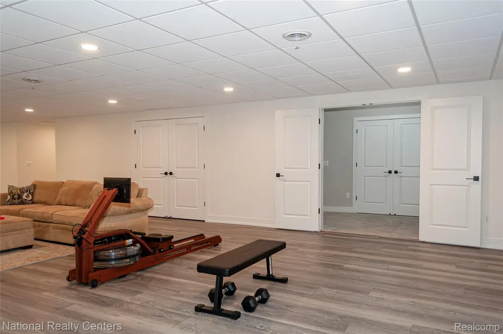 14170 Kings Park Court Shelby Charter Township MI 48315