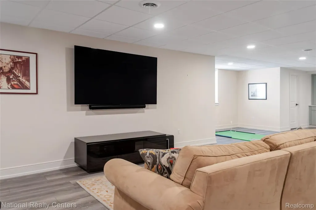 14170 Kings Park Court Shelby Charter Township MI 48315