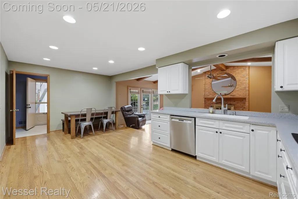 3368 Salem Drive Rochester Hills City MI 48306
