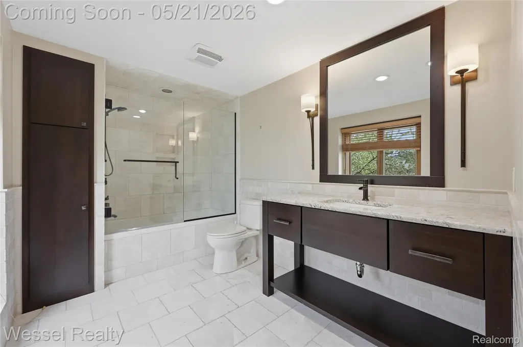 3368 Salem Drive Rochester Hills City MI 48306