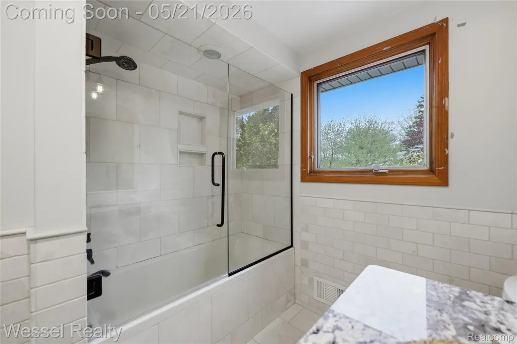3368 Salem Drive Rochester Hills City MI 48306