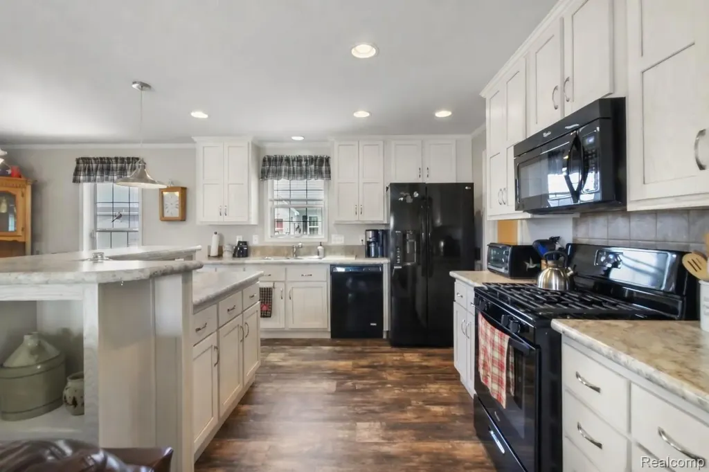 11166 Walden Court Green Oak Township MI 48178