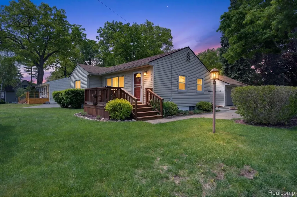 3993 Maiden Street Waterford Charter Township MI 48329