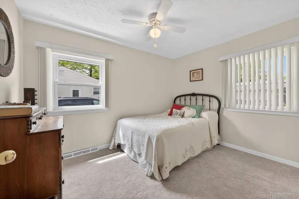 3993 Maiden Street Waterford Charter Township MI 48329