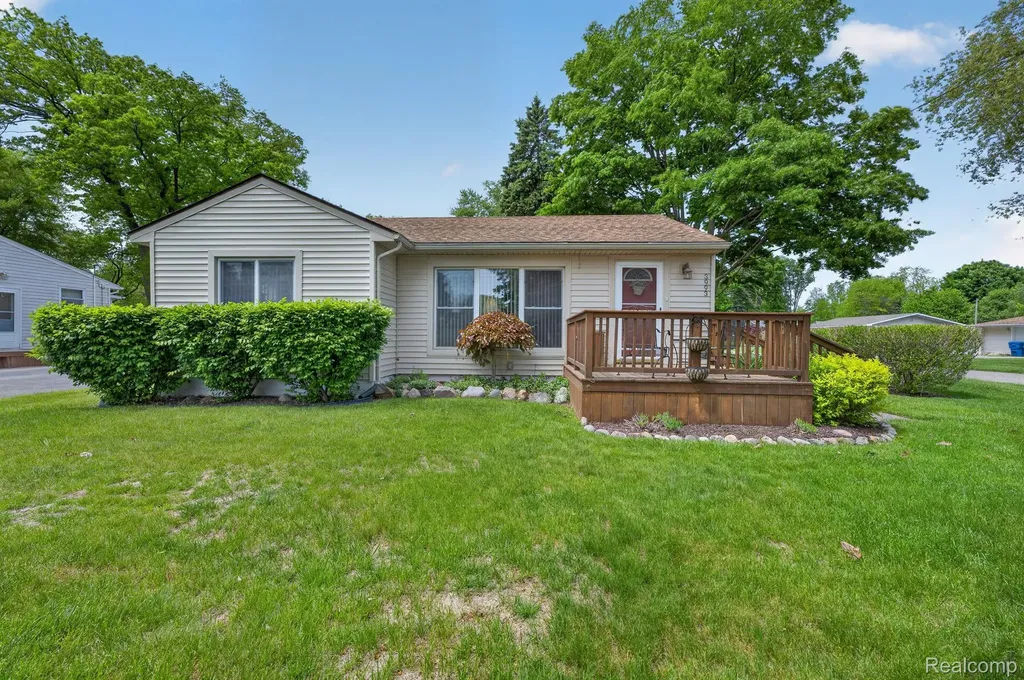 3993 Maiden Street Waterford Charter Township MI 48329