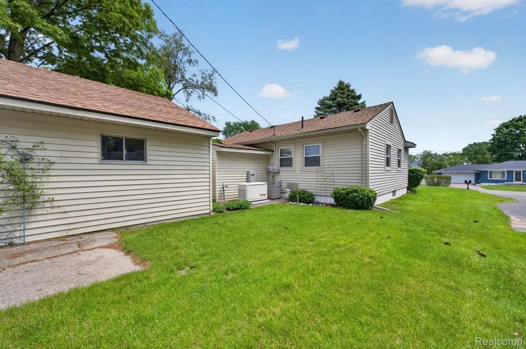 3993 Maiden Street Waterford Charter Township MI 48329