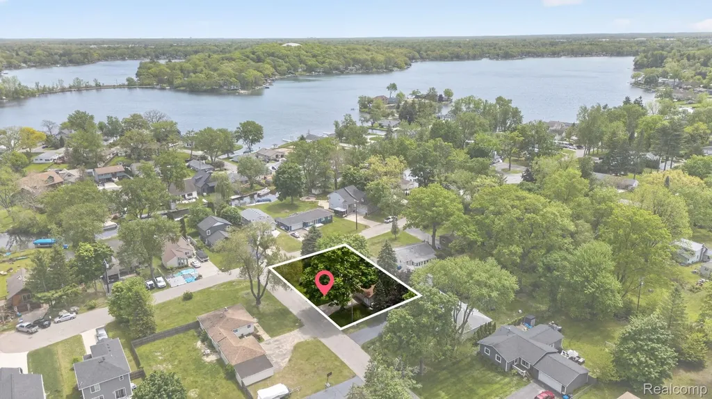 3993 Maiden Street Waterford Charter Township MI 48329
