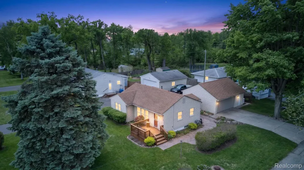 3993 Maiden Street Waterford Charter Township MI 48329