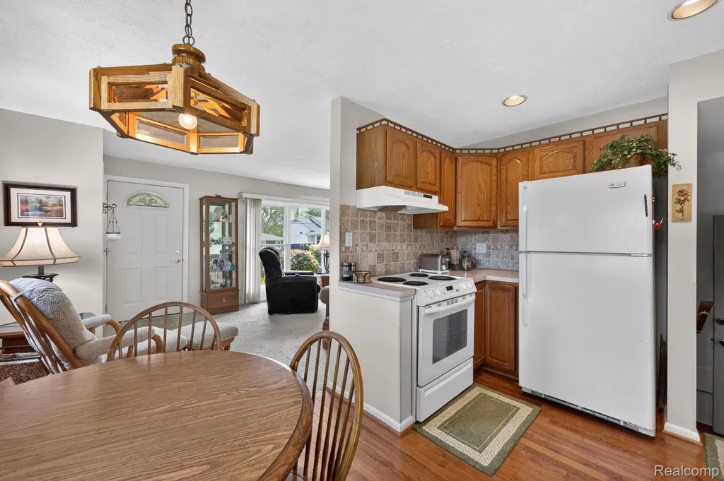 3993 Maiden Street Waterford Charter Township MI 48329