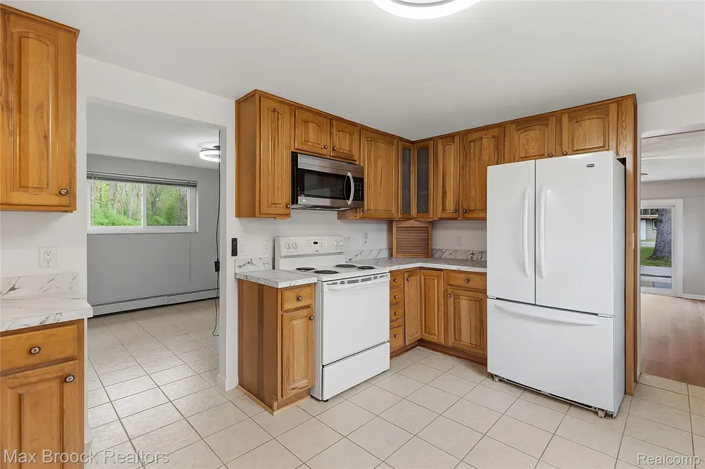 1392 Maple Grove Road Lapeer Township MI 48446