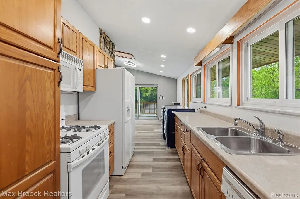 1392 Maple Grove Road Lapeer Township MI 48446