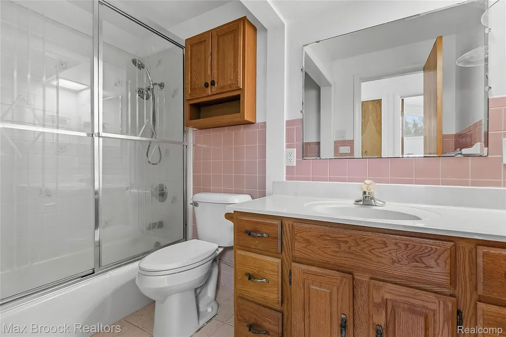 1392 Maple Grove Road Lapeer Township MI 48446