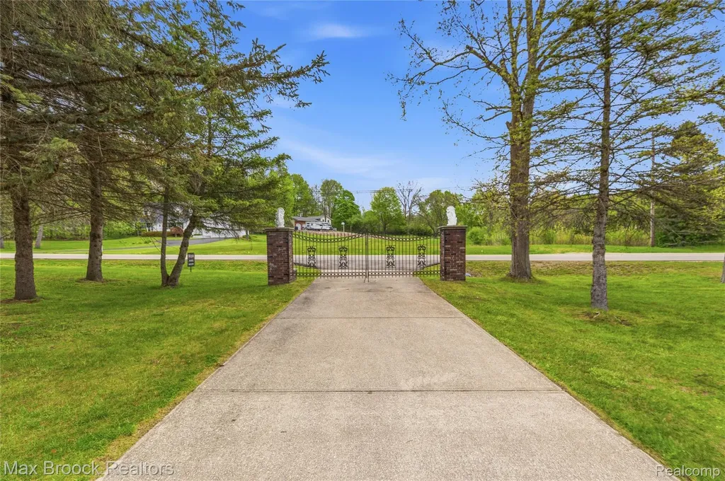 1392 Maple Grove Road Lapeer Township MI 48446