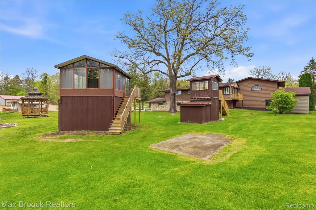 1392 Maple Grove Road Lapeer Township MI 48446