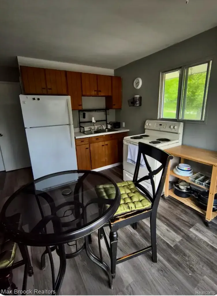 1392 Maple Grove Road Lapeer Township MI 48446