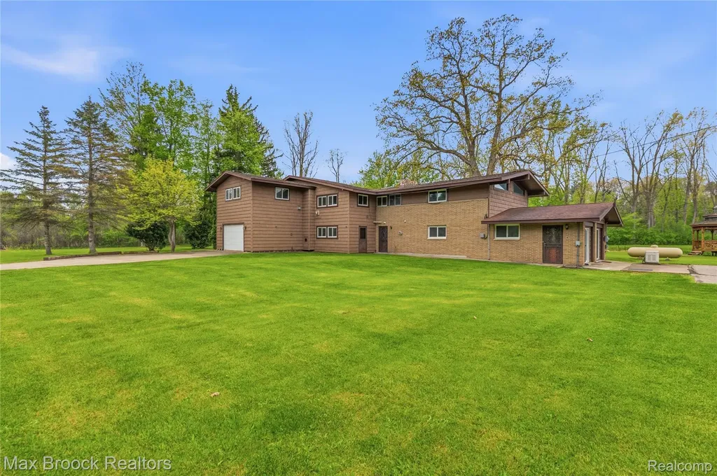 1392 Maple Grove Road Lapeer Township MI 48446
